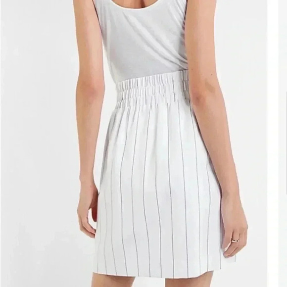NEW Express High Waisted Pinstripe Linen-Blend Smocked Waist Mini Skirt Sz M - Picture 3 of 12